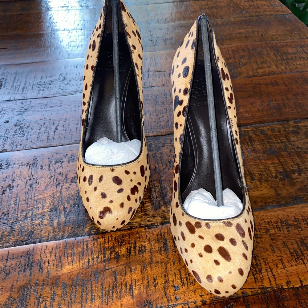 Tory Burch Tan and Brown Spotted Heels - Picture 3 of 4